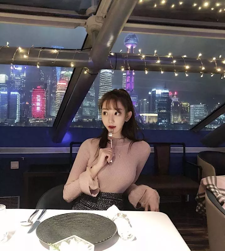陳冠希艷照16歲女主角,外貌身材18變,如今她財力雄厚,還狠甩富商男友!