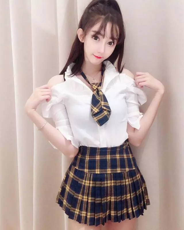陳冠希艷照16歲女主角,外貌身材18變,如今她財力雄厚,還狠甩富商男友!