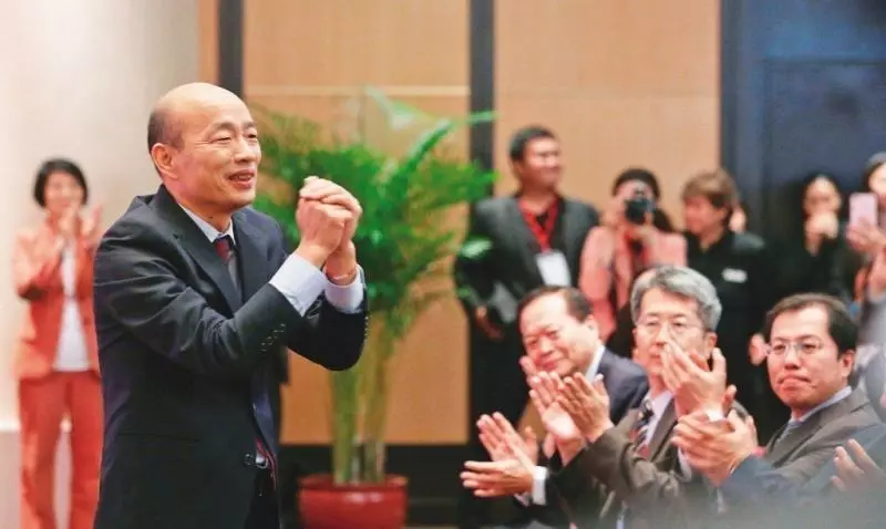 賣水果的賺鈔票,拚外交的撒鈔票