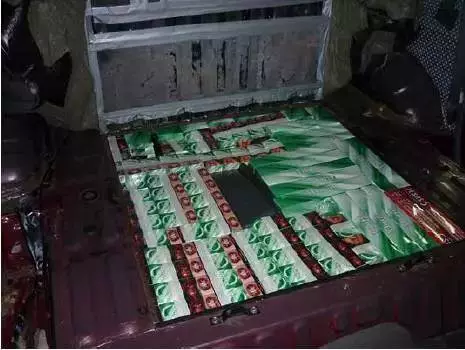 (就想從新山拼車去新加坡),卻被關卡人員盤查6小時!關進去差點出不來,再也不貪省錢了!