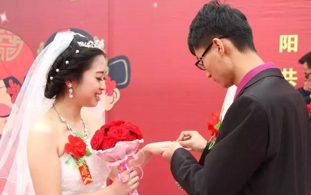 弟弟動手術我給了兩萬,老婆說我眼裡沒這個家,我和她提離婚