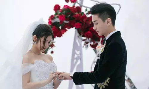 小舅子結婚我準備五千紅包,婚禮前一天收到一條簡訊,我離婚了