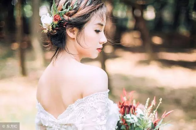 妻子每次去娘家,回來都分房睡,有次丈夫偷摸跟去,開門蒙了