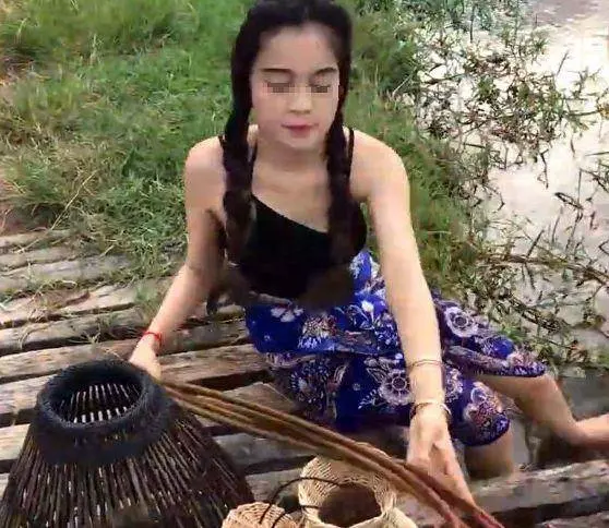 妻子每次去娘家,回來都分房睡,有次丈夫偷摸跟去,開門蒙了