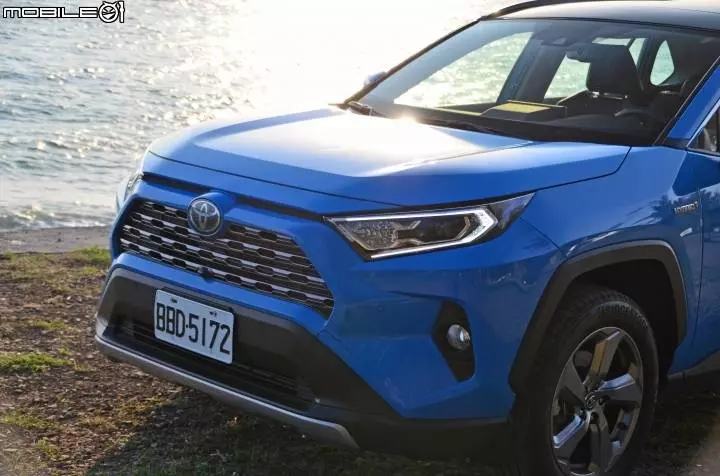 恐怖!!Toyota R A V 4 Hybrid 4WD 油環島測試,一公升油耗居然XXX公里!!