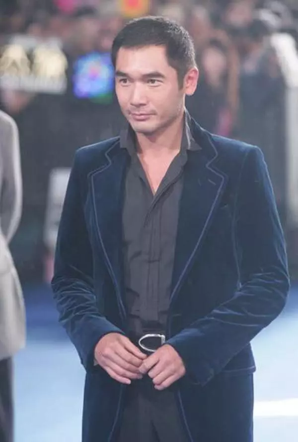 原來方中信的老婆是她,是都很熟悉的明星,相愛11年的愛情