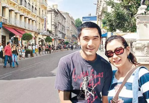 原來方中信的老婆是她,是都很熟悉的明星,相愛11年的愛情