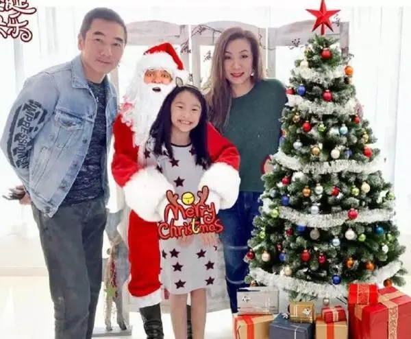 原來方中信的老婆是她,是都很熟悉的明星,相愛11年的愛情