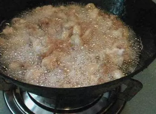 熬豬油時,不要只加鹽,多加這「1味」,豬油又白又香