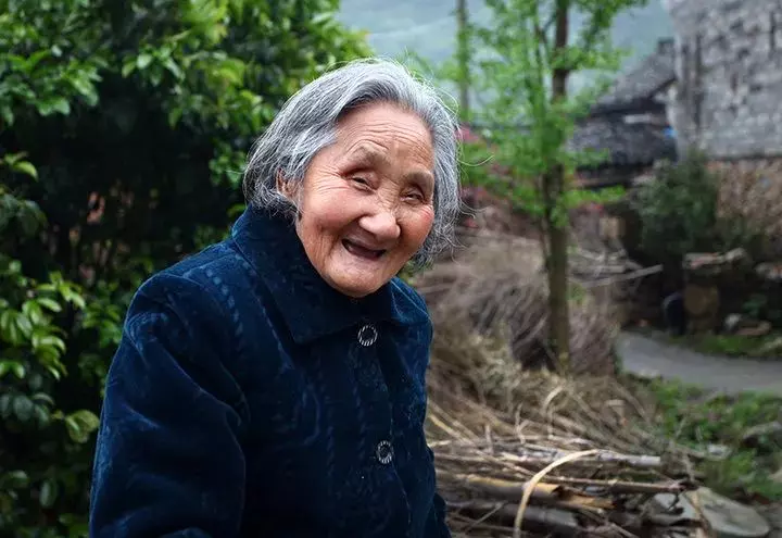 《父母恩重難報經》人間最苦的兩個人,是爹和娘!請一定善待他們!