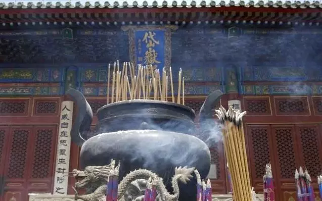 為什麼住在寺廟身後的房子裡,會越來越富?原來這樣的人才可以住