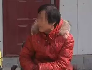 9旬母親被女婿打,女兒坐一旁無動於衷,女兒:我一死她就享福了