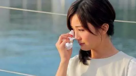 「小姑子借三萬沒還,五年後我去要錢,看到桌上鹹菜我撕了借條」