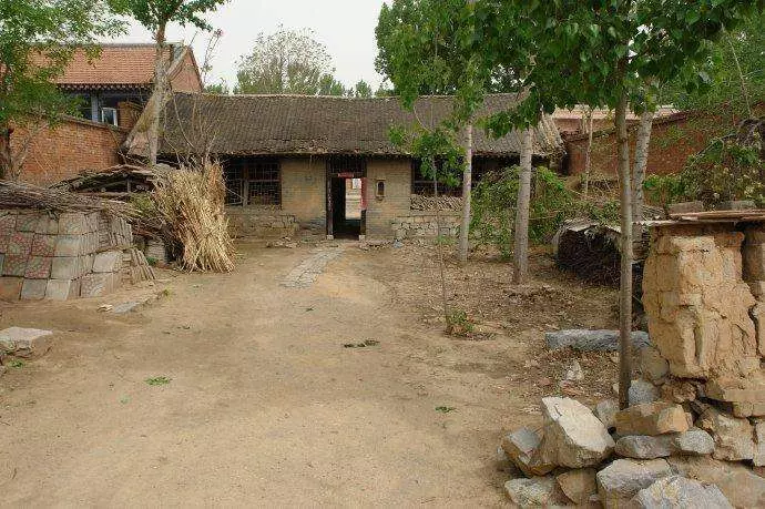 公婆被現任媳婦趕出家門,前媳婦主動接回家,第二天前媳婦樂開花