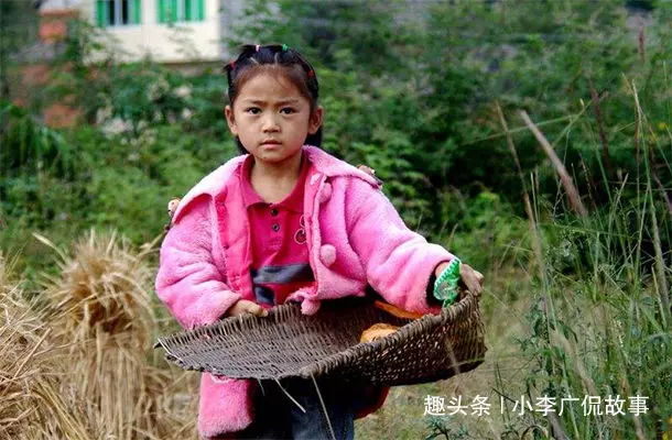 父親去世,遺產歸兒子,女兒拿一物留紀念,幾年後,女兒蒙了