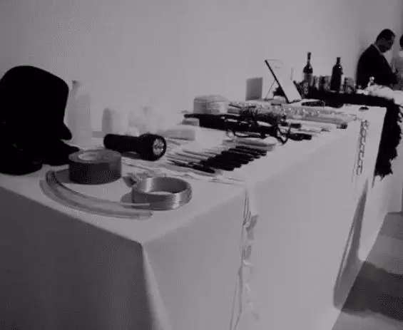 人性驗證!女子麻痺自己六小時任人擺布,眾人竟對她做這種事!?驚險結局讓她淚流滿面!