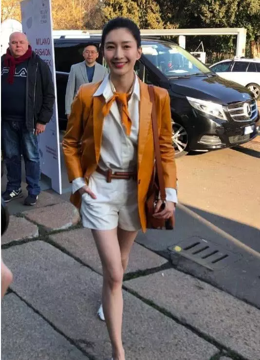 未修圖鏡頭下的女星:迪麗熱巴沉重憔悴,應采兒太霸氣,最後一位膚色黯淡牙齒黃!