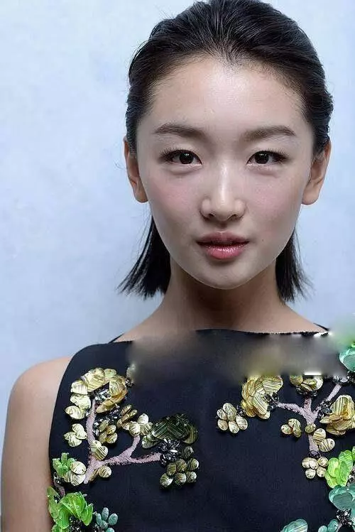 未修圖鏡頭下的女星:迪麗熱巴沉重憔悴,應采兒太霸氣,最後一位膚色黯淡牙齒黃!