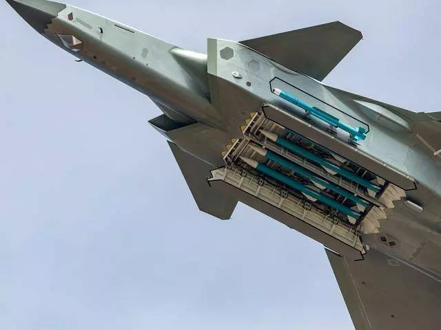 央視:中國先進戰機掛載一新式武器,該武器美軍不止一次承認忌憚
