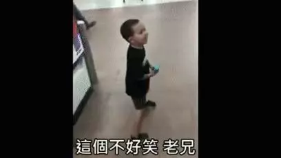 小美女早上去逛超市,在超市偷東西被警衛發現,打開衣服後警衛頓時臉紅了!