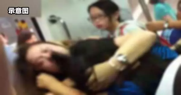膽敢微信「撩」我老公! 女子以一敵二暴打姐妹