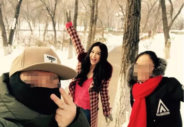 美人遲暮!52歲溫碧霞臉已認不出!更慘的是身邊小她5歲的黃維德!