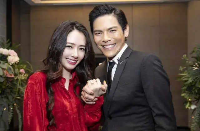 向佐郭碧婷訂婚現場照曝光,暗示女方已經懷孕下個月大婚