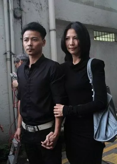 又一位明星去世!享年46歲!21歲出道,憑一角爆紅港臺,卻因意外導致右耳失聰,遭遇...去世!