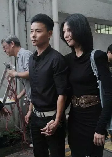 又一位明星去世!享年46歲!21歲出道,憑一角爆紅港臺,卻因意外導致右耳失聰,遭遇...去世!