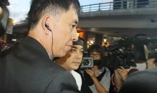 又一位明星去世!享年46歲!21歲出道,憑一角爆紅港臺,卻因意外導致右耳失聰,遭遇...去世!