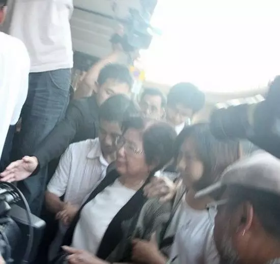 又一位明星去世!享年46歲!21歲出道,憑一角爆紅港臺,卻因意外導致右耳失聰,遭遇...去世!
