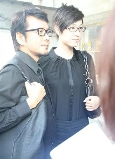 又一位明星去世!享年46歲!21歲出道,憑一角爆紅港臺,卻因意外導致右耳失聰,遭遇...去世!