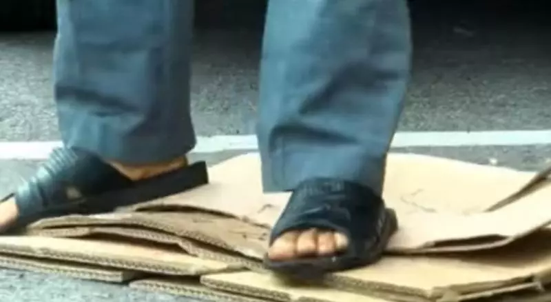 70歲阿伯拾荒35年「捐400萬善款」,被罵「像狗一樣翻垃圾」,結果被富比士評為年度「行善英雄」!