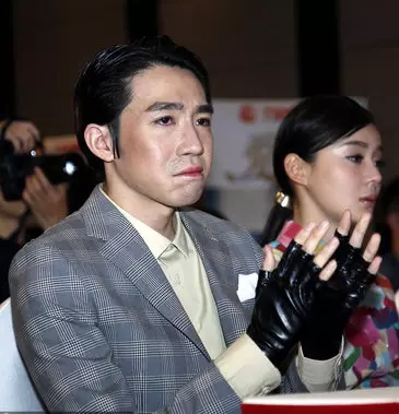 顏值回歸了!當年與Selina一起被燒傷,8年後俞灝明"燒傷臉"近照曝光!網民:依然帥氣!