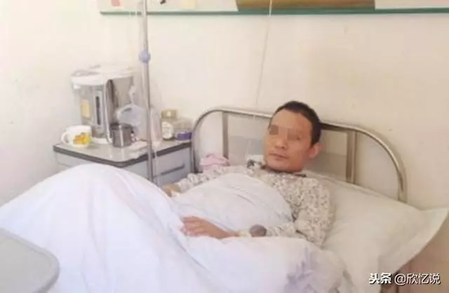 丈夫住院,前妻非要陪床,妻子怒趕她走,回來瞥見床頭,自扇耳光