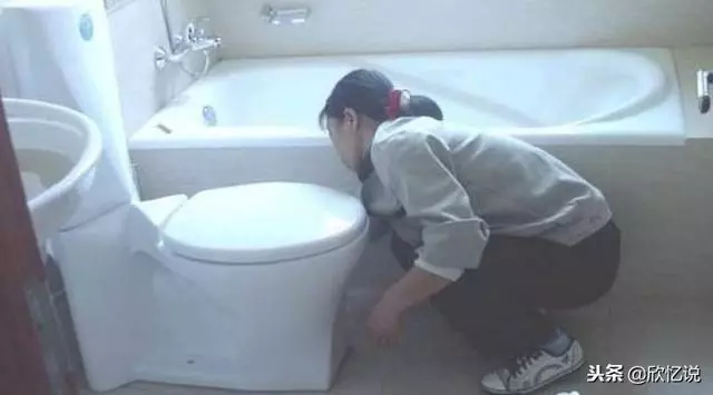 新婚夜丈夫去洗澡,家裡保姆塞給俺張紙條,打開後,俺蒙住