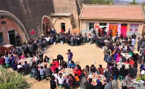 兒子結婚,俺想去酒店辦婚禮,媳婦卻不同意,年輕人想法真是怪