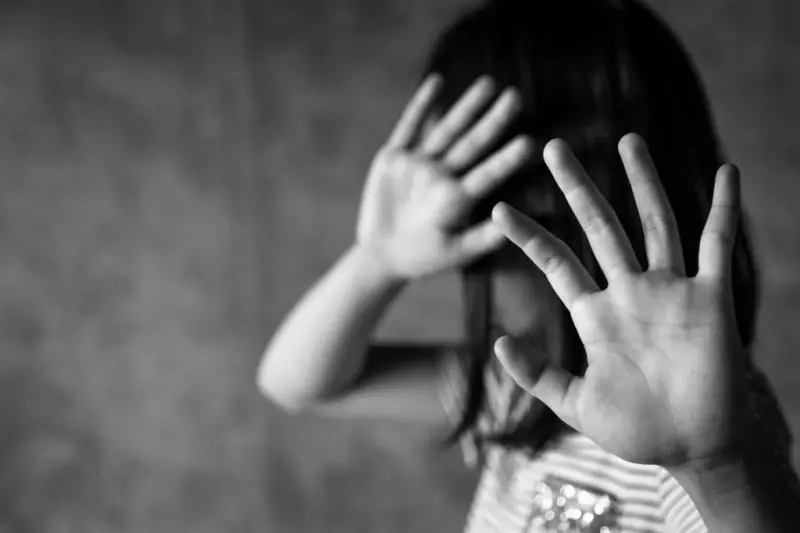 11歲女童「全身傷痕」昏迷20天身亡!她們「只認打腳底」否認施虐,週三解剖釐清死因!