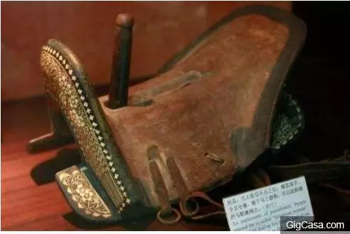 用3個最「慘無人道的刑罰」告訴你為何古代女人犯錯「寧願自殺也不要判刑坐牢」!#2這個看起來怎麼有點像處罰小學生!?