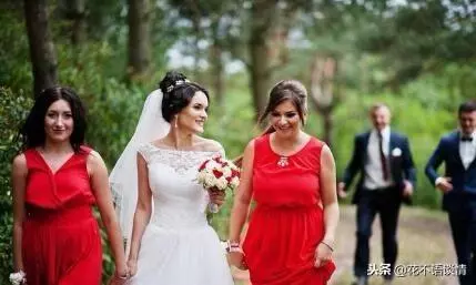 結婚婆婆給8萬彩禮,兒媳生病婆婆親自去伺候,聽到對話她心寒了