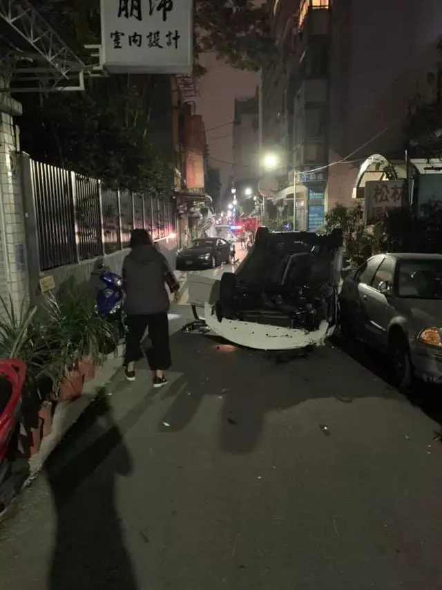 酒駕男連撞18車翻覆 酒測值0.75嗆「拍什麼!」