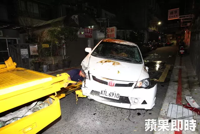 酒駕男連撞18車翻覆 酒測值0.75嗆「拍什麼!」