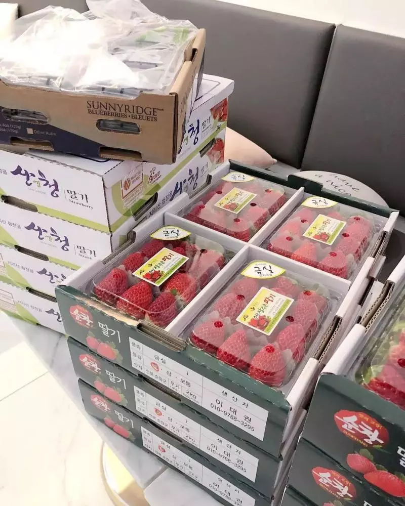 韓國又一家賣草莓蛋糕的火了!火爆ins的草莓盒子蛋糕,到底多少吃?