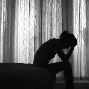 【良心被狗啃!】女子13歲開始當妓女供弟弟讀醫科,畢業後卻辱罵她『很髒』!網民:用錢時不嫌髒?