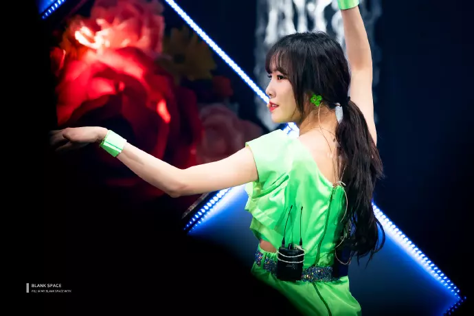 [GFRIEND][分享]190328 置身於粉藍夢境中…銀河X RAVI 百事可樂合作花概念照公開