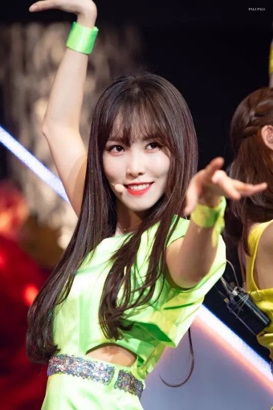[GFRIEND][分享]190328 置身於粉藍夢境中…銀河X RAVI 百事可樂合作花概念照公開