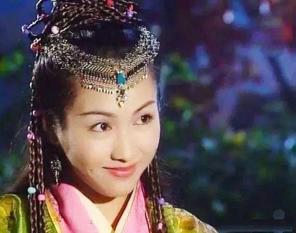 黎姿、佘詩曼15年前合照曝光,一旁的蔡少芬贏了