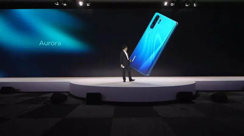 Huawei P30和P30 Pro終於公布!只需RM3682!Leica四攝!可Zoom 50倍!