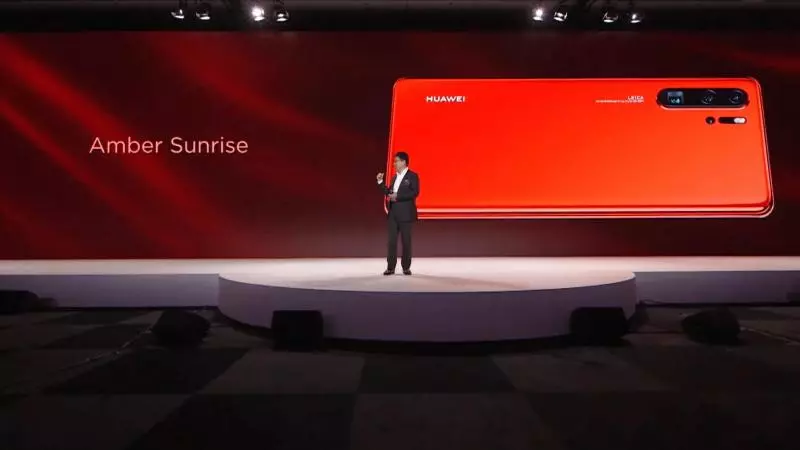 Huawei P30和P30 Pro終於公布!只需RM3682!Leica四攝!可Zoom 50倍!