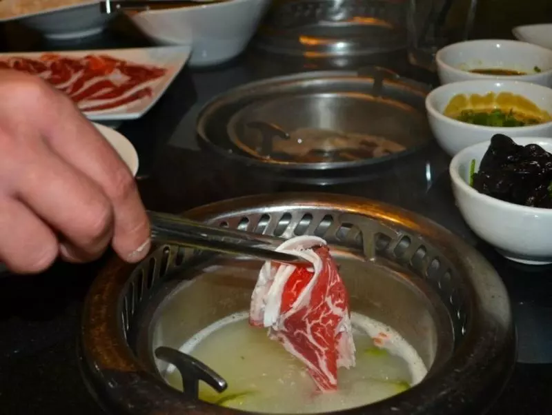去吃海底撈前一定要知道的12個用餐小貼士!這個時候去就不用排長龍了!